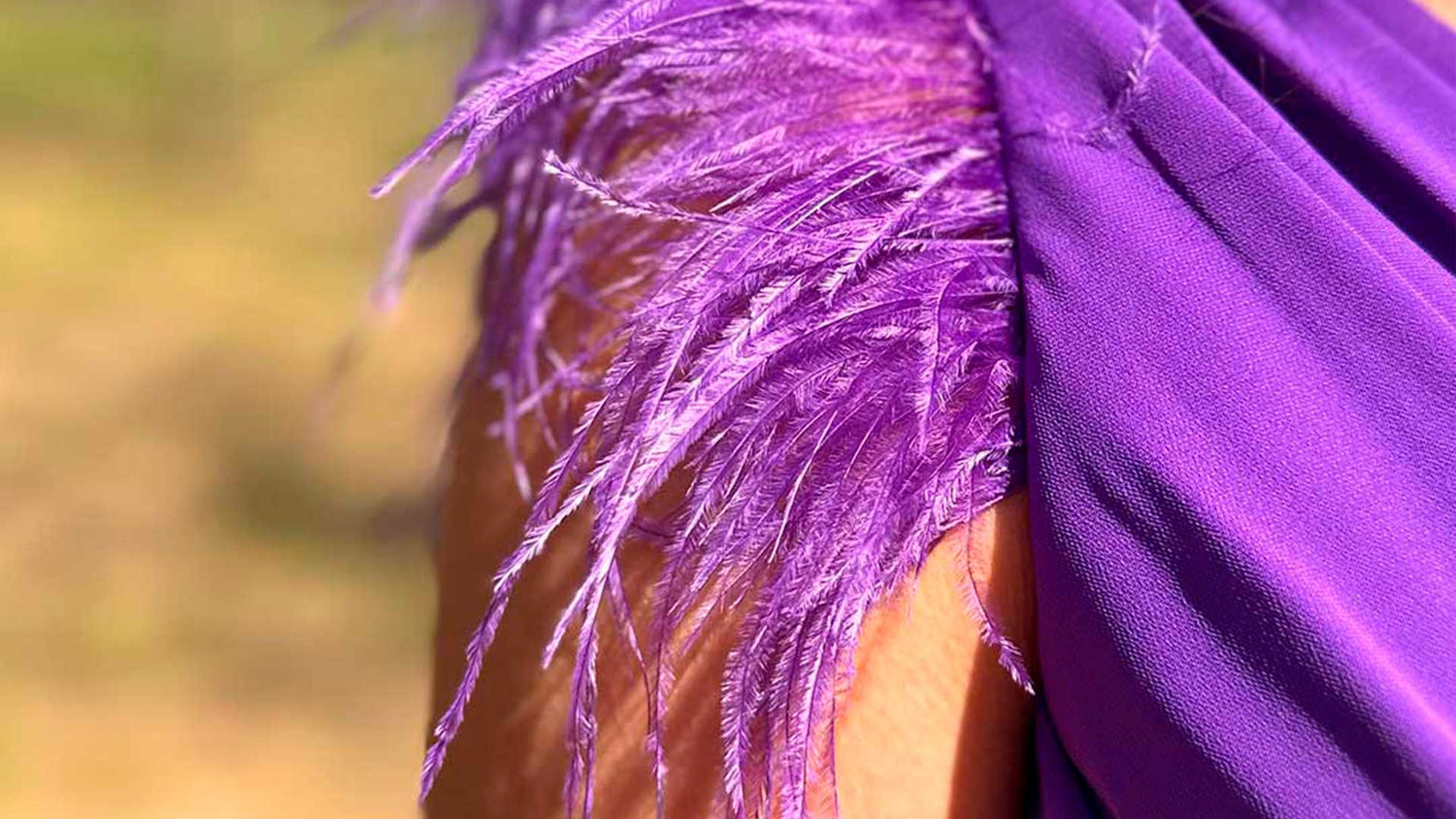 Vestidos más vendidos durante 2024, plumas, flecos, colores otoño, los vestidos más bonitos del momento.