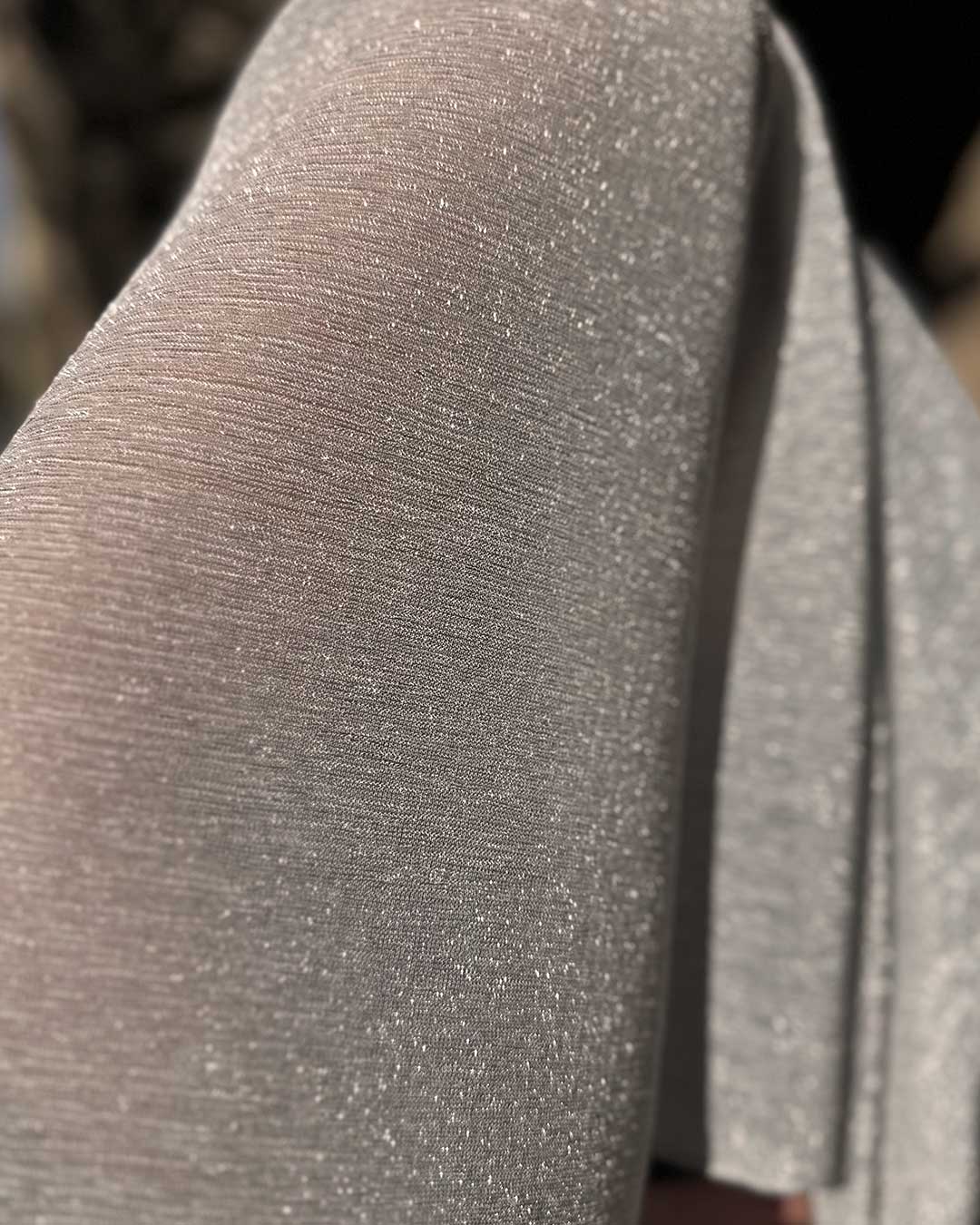 Detalle de tela de bolero de gasa agradable y suave.