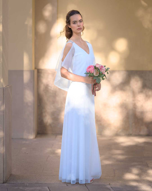 Vestido largo de novia de gasa perfecto para tallas grandes que estiliza mucho.